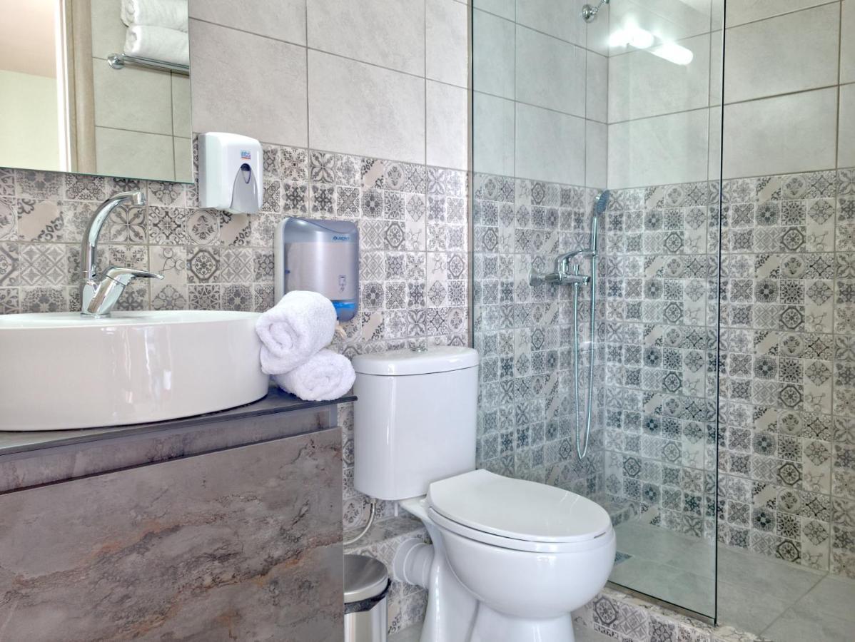 Epipleon Luxury Suites -102- Δωμάτιο 45Τμ Με Βεράντα 35Τμ Μπροστά Στη Θάλασσα Nafpaktos Ngoại thất bức ảnh