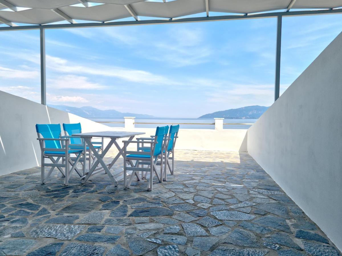 Epipleon Luxury Suites -102- Δωμάτιο 45Τμ Με Βεράντα 35Τμ Μπροστά Στη Θάλασσα Nafpaktos Ngoại thất bức ảnh