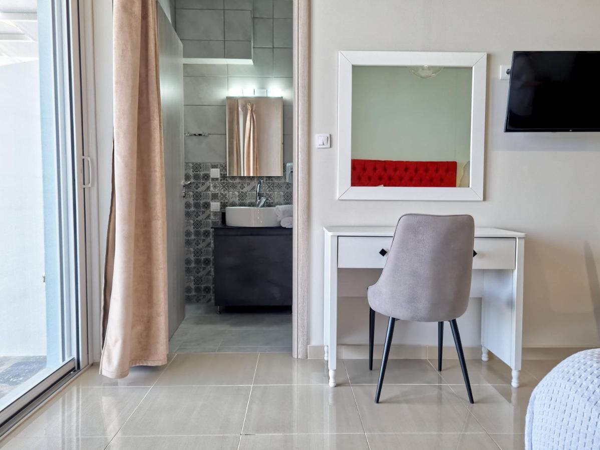 Epipleon Luxury Suites -102- Δωμάτιο 45Τμ Με Βεράντα 35Τμ Μπροστά Στη Θάλασσα Nafpaktos Ngoại thất bức ảnh