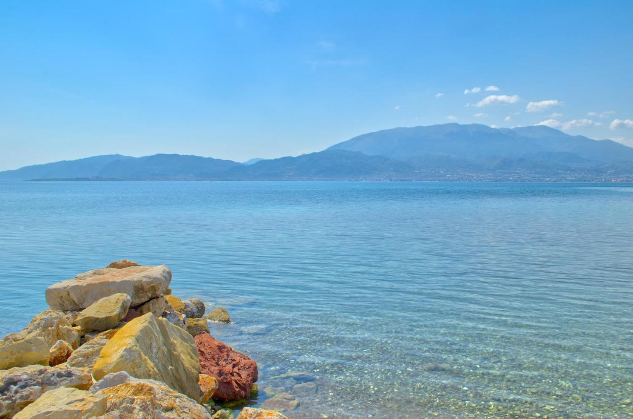 Epipleon Luxury Suites -102- Δωμάτιο 45Τμ Με Βεράντα 35Τμ Μπροστά Στη Θάλασσα Nafpaktos Ngoại thất bức ảnh